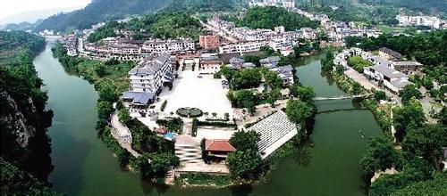 加快培育特色小鎮(zhèn),著力搭建發(fā)展平臺